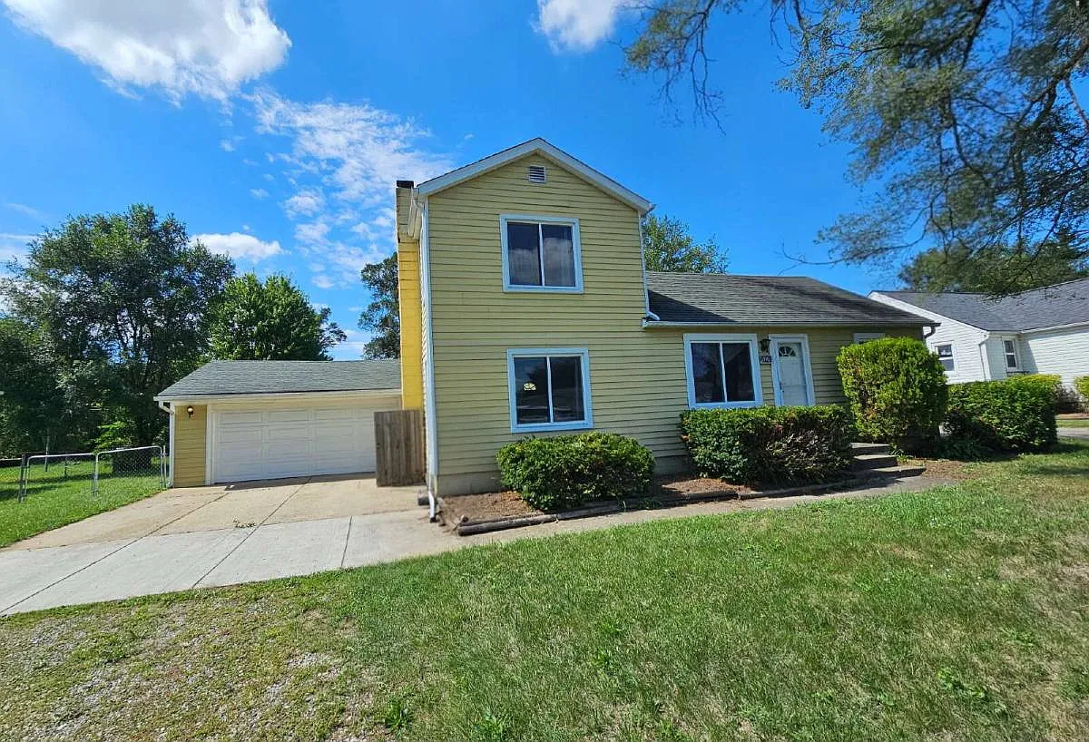 47211 Betty St in Utica, MI 48317 — Photo 1