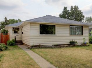 624 W 38th St SW, Calgary, AB T3C 1T2