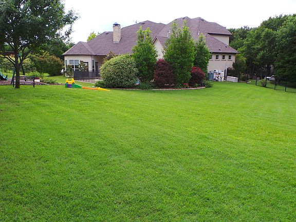 4th image of 460 Oakwood Cir