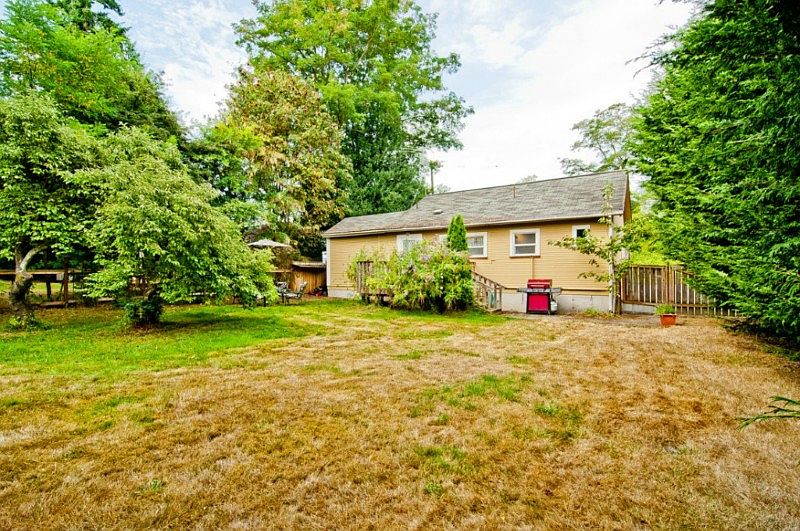 Welcome Home, beautiful Vintage style home on quiet street, extra large flat lot, fully fenced
