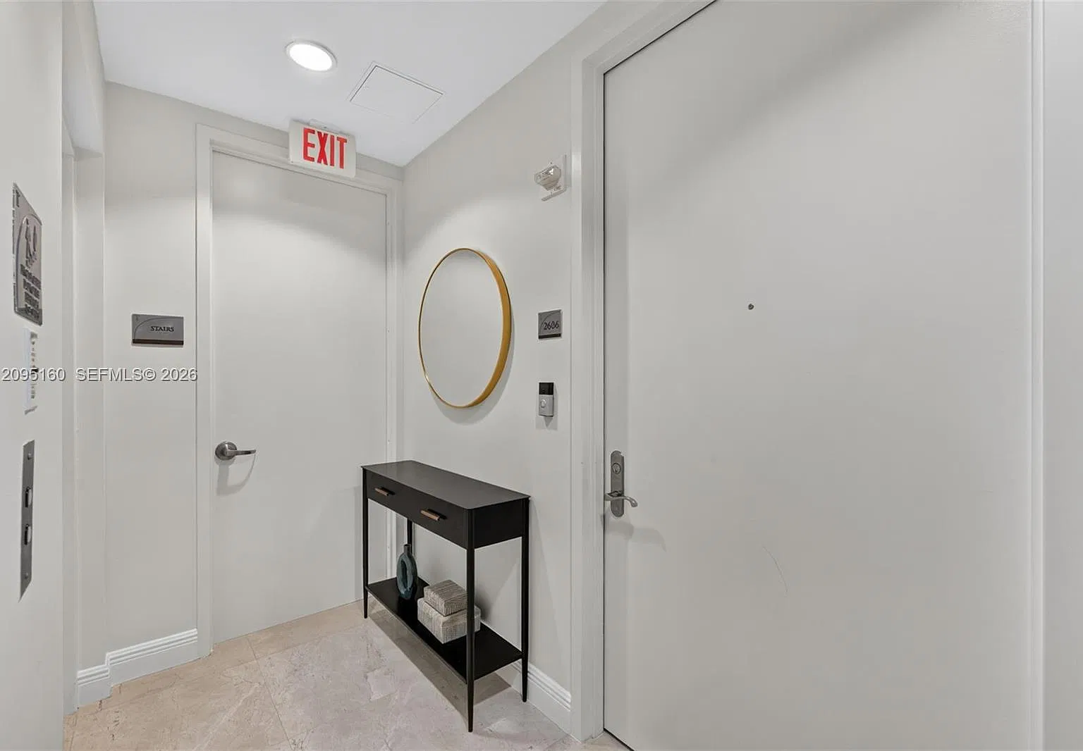 Tdr Tower I Condo — Photo 3