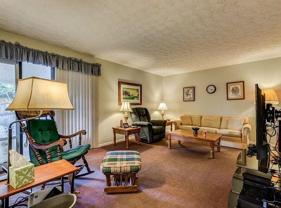 4th image of 1049 Hearthstone Dr