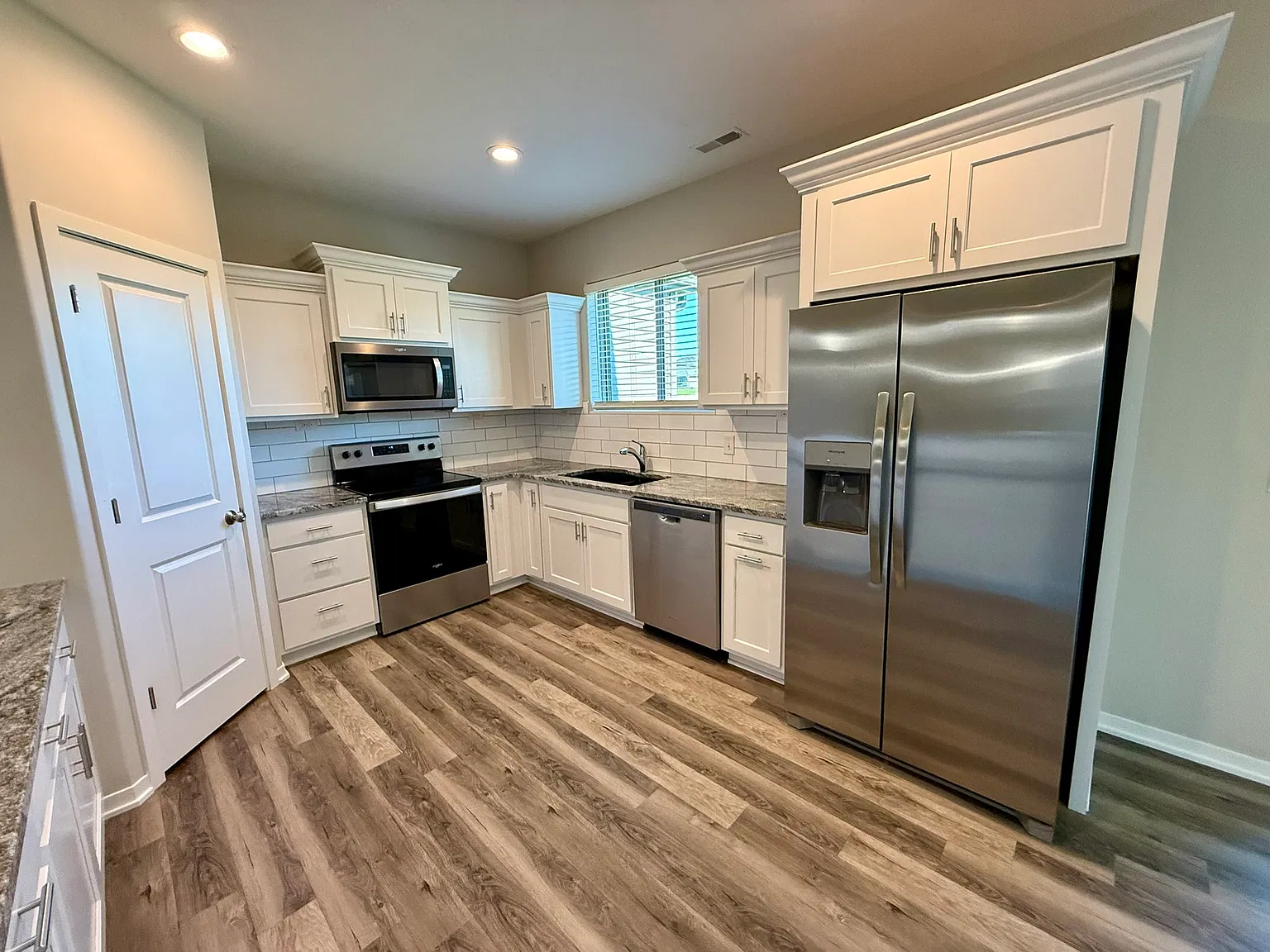 3 bed, 1792 sqft, $2,400 — Photo 3