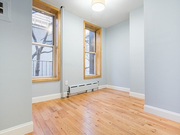 2nd image of 17 Saint Marks Pl APT 1