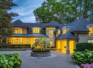 6 Ennisclare Dr W, Oakville, ON L6J 4N2