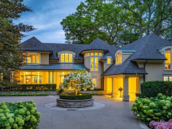 6 Ennisclare Dr W, Oakville, ON L6J 4N2