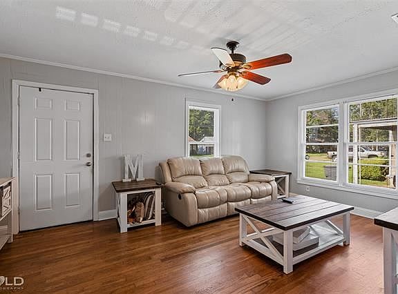 2nd image of 2102 Clovis St