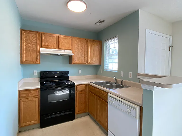 70 Coats Cir — Photo 2