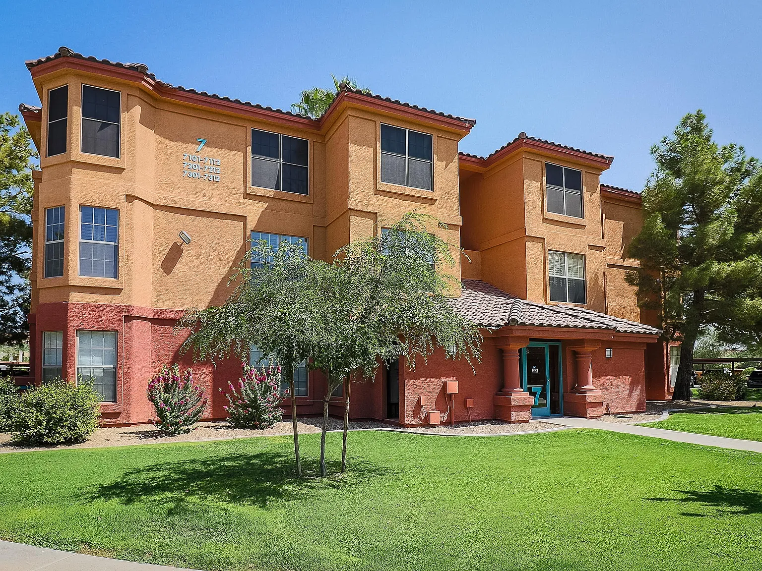 1 bed, 604 sqft, $2,100 — Photo 1