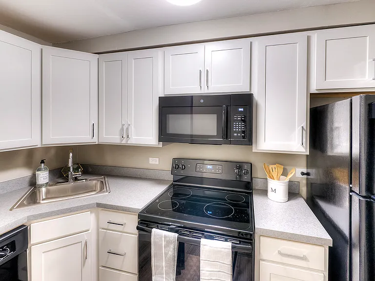 Eagle Creek Apartments — Photo 28