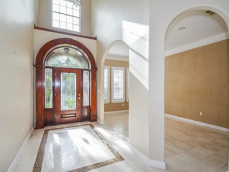 2326 Walnut Bend Ln — Photo 5