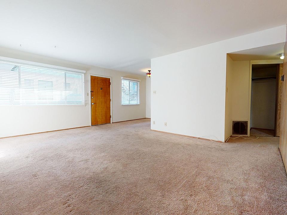 1st image of 446 Warren Dr #2