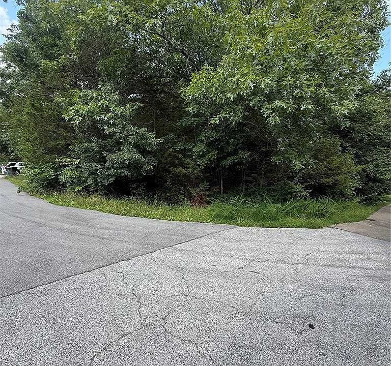 1st image of 9718 Magnolia Dr