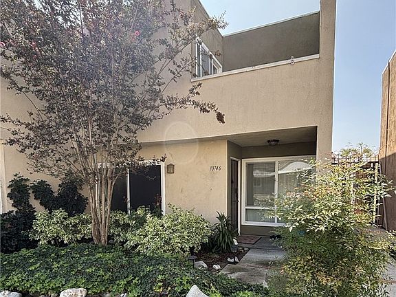 3rd image of 10746 Knott Ave