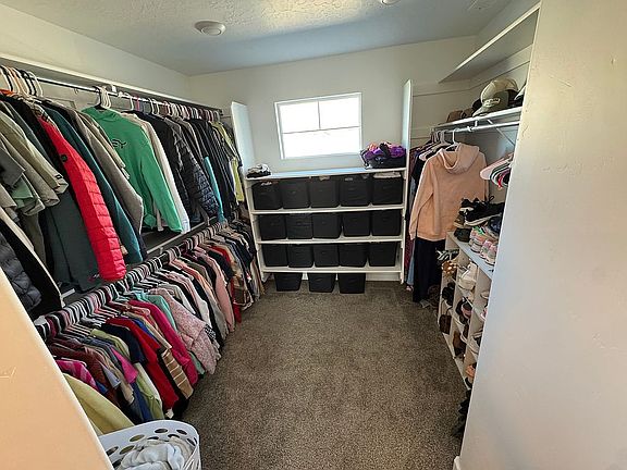 3rd image of 1304 S Sagebrush Dr