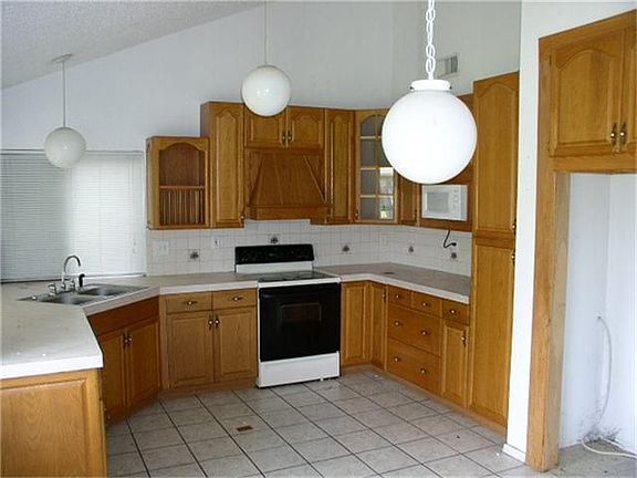 4th image of 2206 Long Barrel Ln