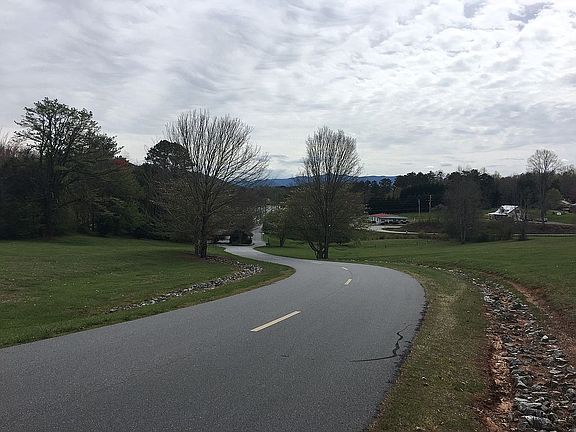 5th image of 191 Mountain Harbour Dr