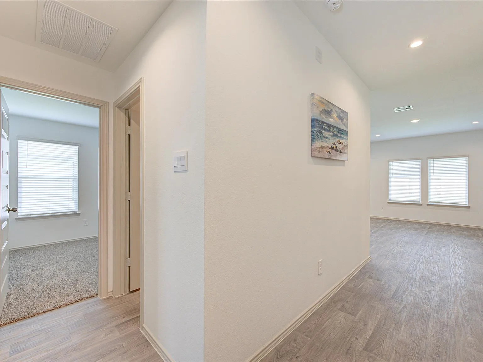 3 bed, 2.0 bath, 1820 sqft, $2,130 — Photo 3