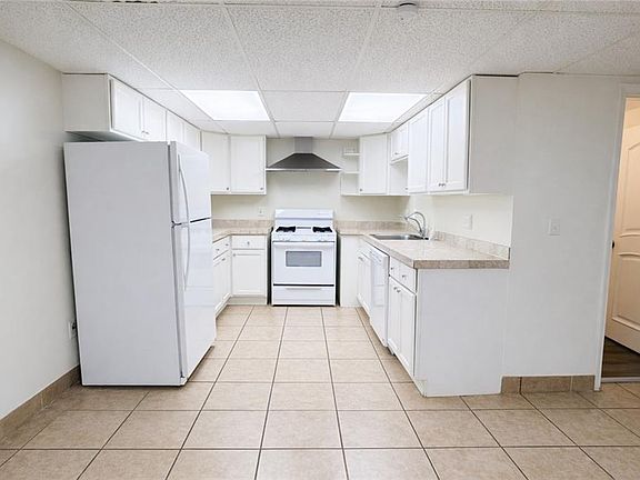 5th image of 220 Sandy Springs Pl APT D