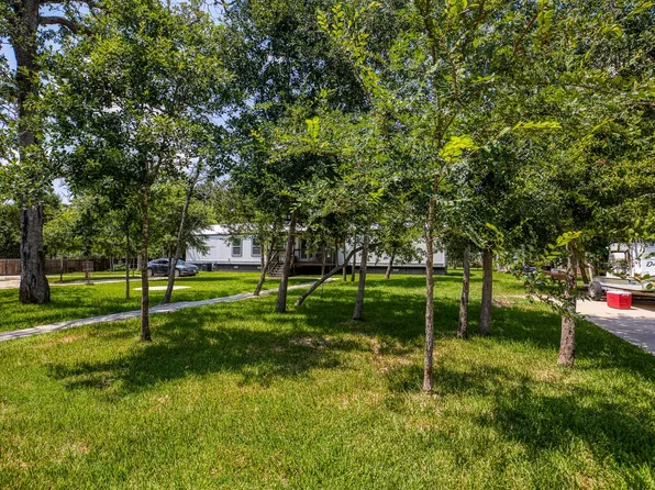 102 Hilltop Ct, Somerville, TX 77879