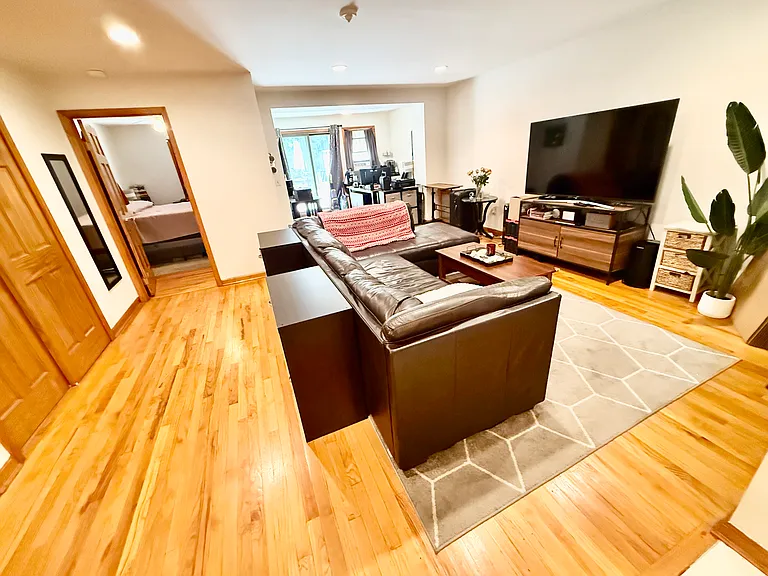 324 W 77th St #2 — Photo 3