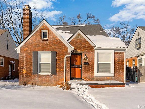 2nd image of 11873 Roxbury St