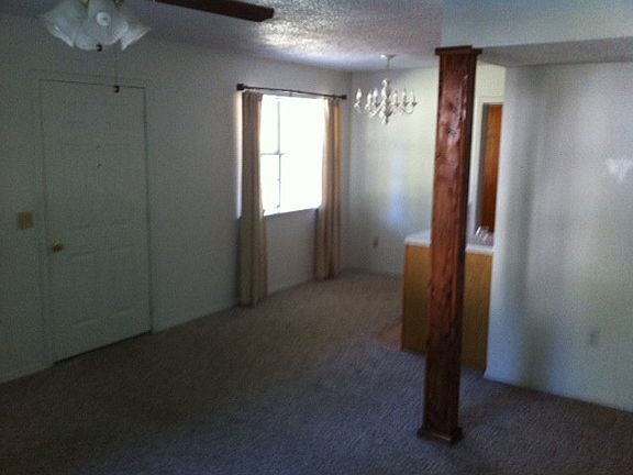 5th image of 809 W McIlroy St