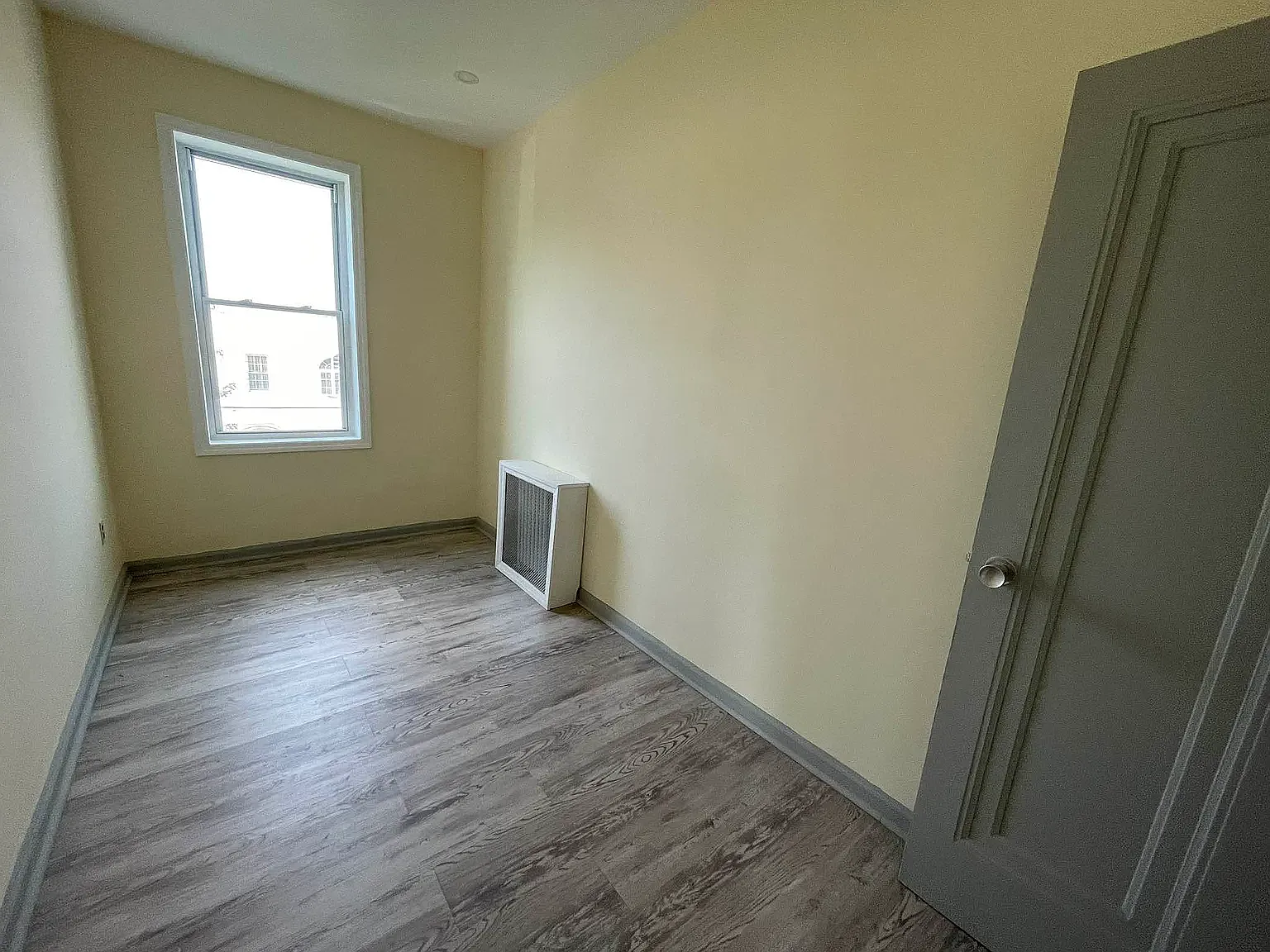 9-18 34th Avenue — Photo 2