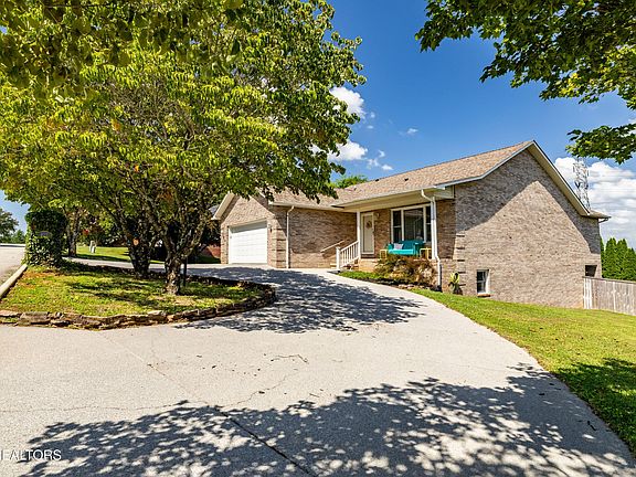 3rd image of 912 Saint Johns Dr