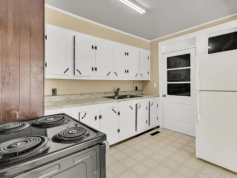 2330 Bailey Dr — Photo 11