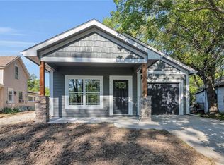 734 S Elm St, Ottawa, KS 66067