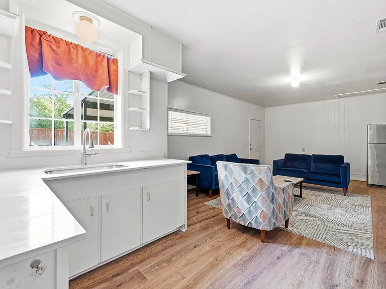 8561 Strathmore Dr — Photo 33