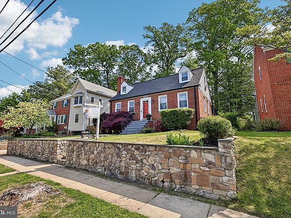 3rd image of 10419 Huntley Ave