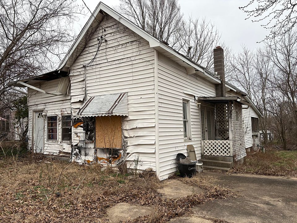 2nd image of 402 Henley Street