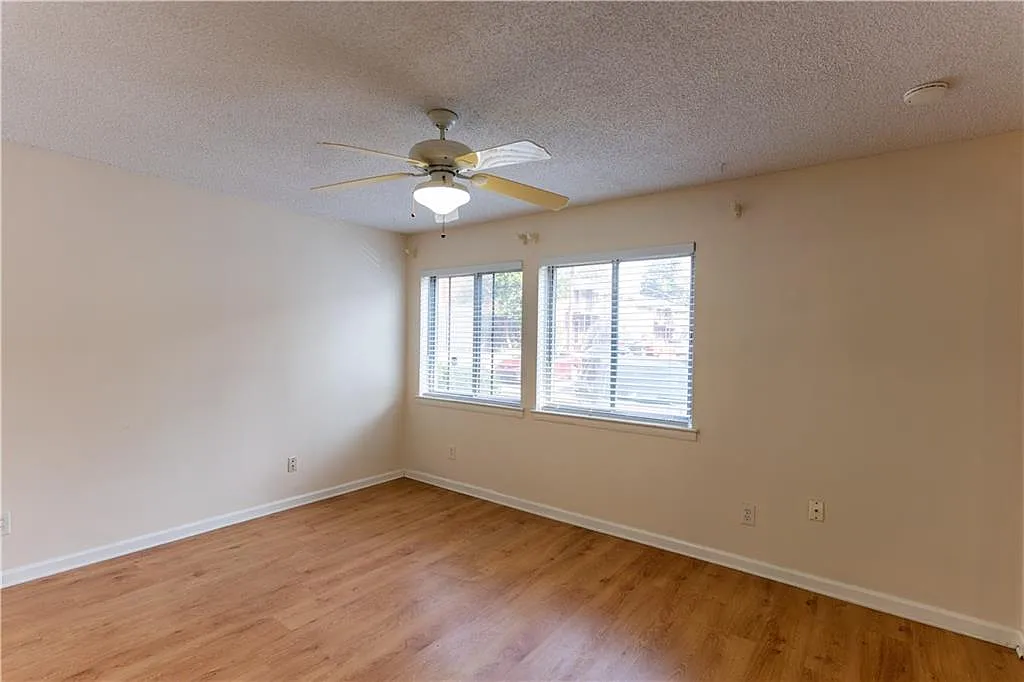 2 bed, 1.0 bath, 1040 sqft, $1,750 — Photo 4