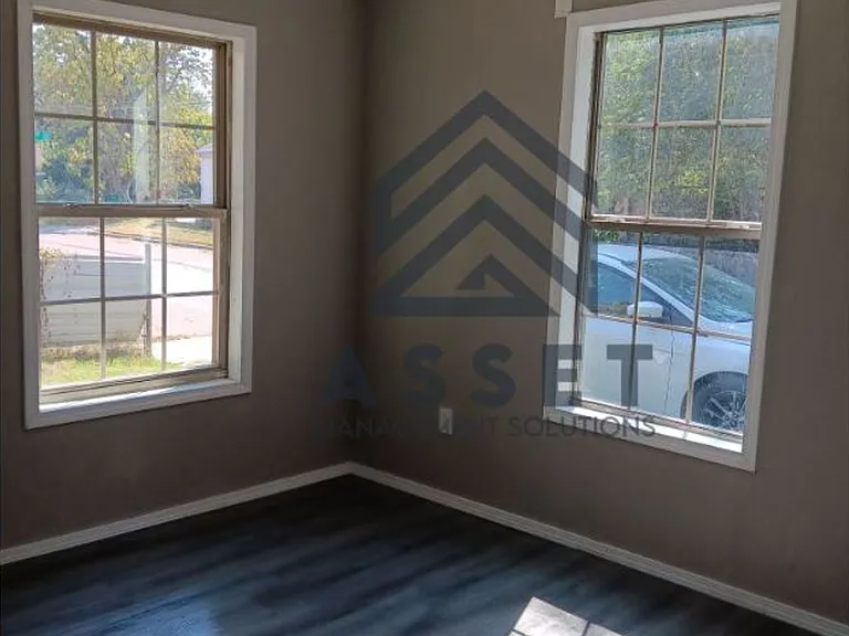 1323 S Blackwelder Ave — Photo 7