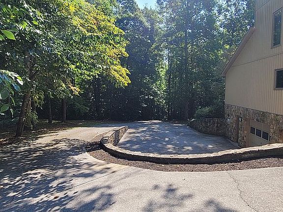 UPPER AND LOWER DRIVERWAYS