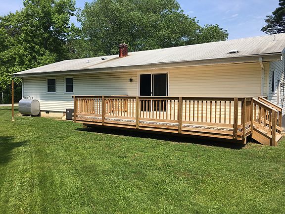 5th image of 46687 Thomas Dr