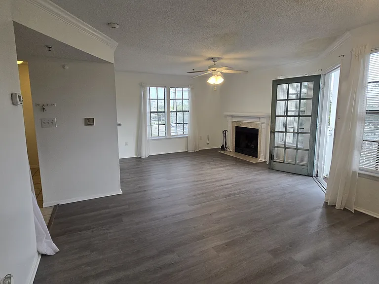 1000 W Horatio St #220 — Photo 13