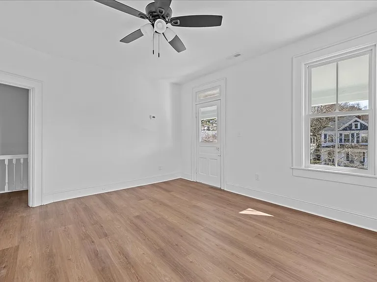 258 Maryland Ave — Photo 15
