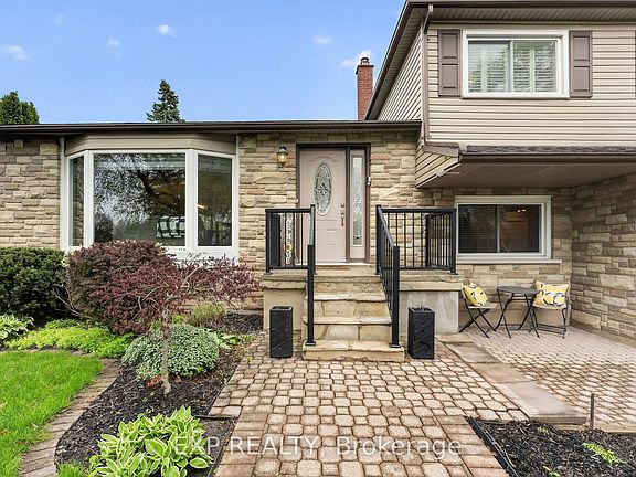4th image of 3510 Yale Cres