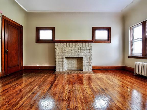 3rd image of 633 E Townsend St