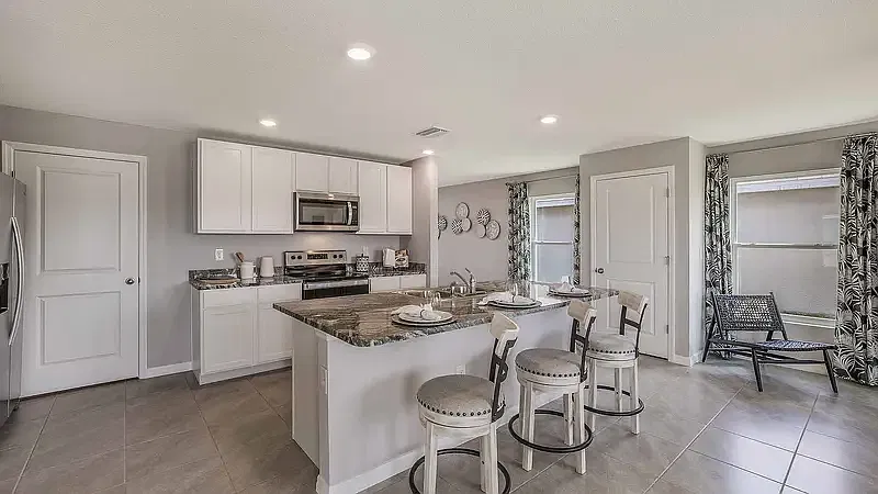 4 bed, 2.0 bath, 2000 sqft, $2,800 — Photo 4