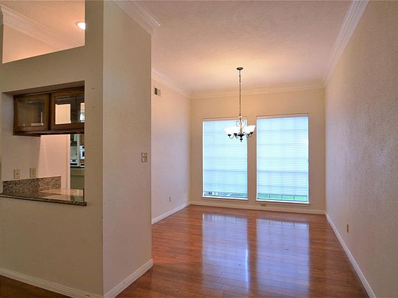 4th image of 15134 Farndale Dr