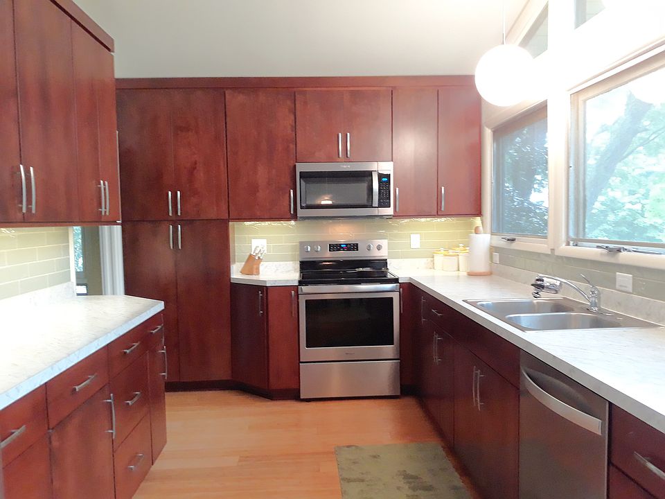 1st image of 823 Iroquois Trl