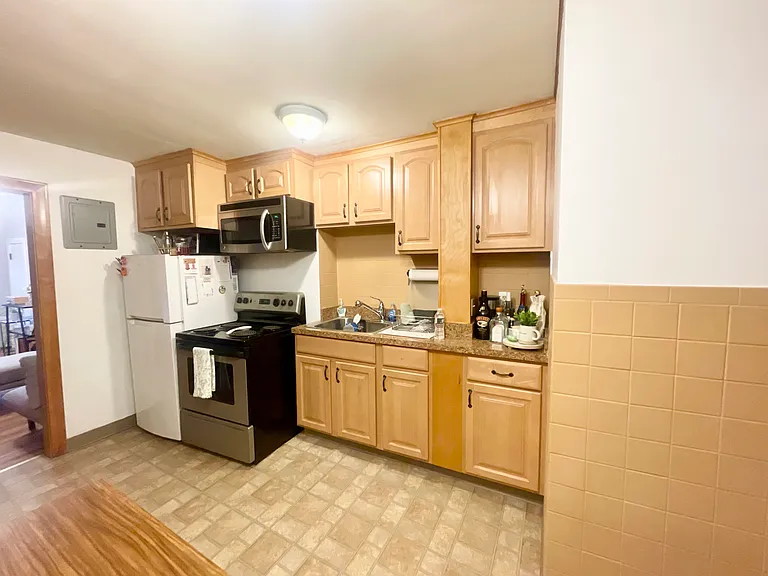 31 Cooper St #2 — Photo 16