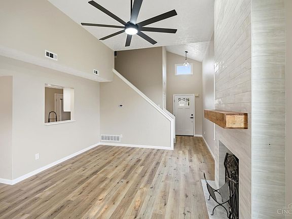 4th image of 944 Foxcroft Pl