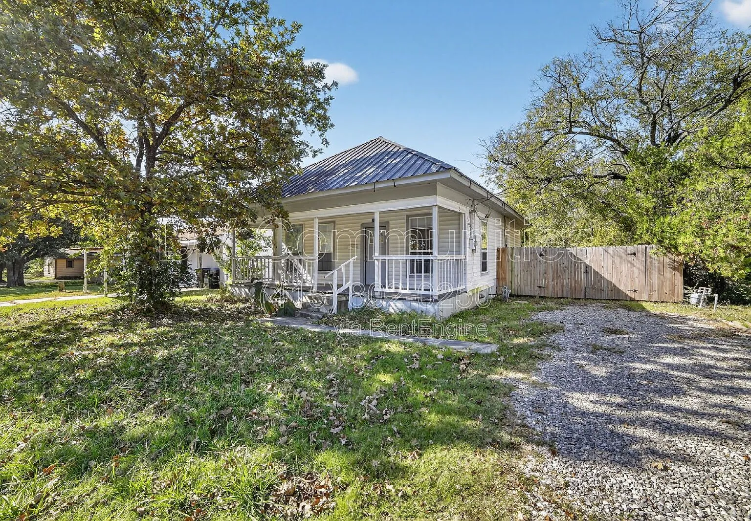 3 bed, 1.5 bath, 1008 sqft, $1,350 — Photo 1