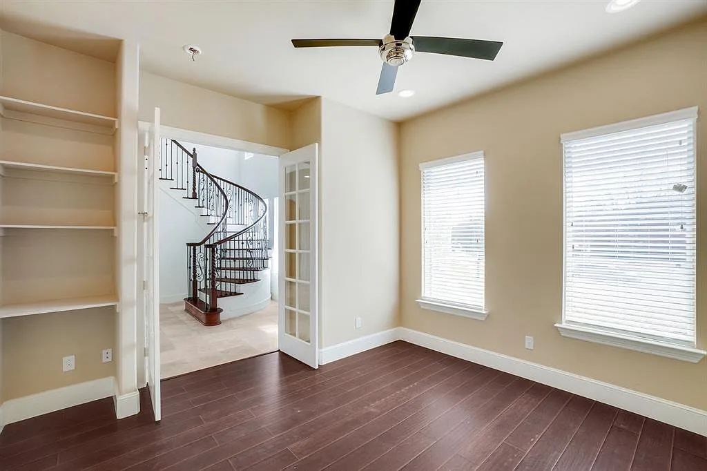 5 bed, 3010 sqft, $5,000 — Photo 2