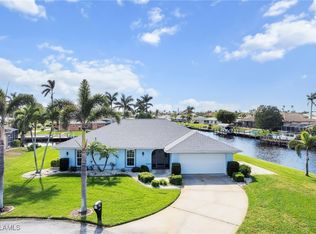 400 Avalon Dr, Cape Coral, FL 33904